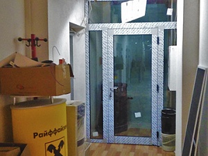Изготовление и установка дверей в офис «Райфайзенбанк», г. Краснодар